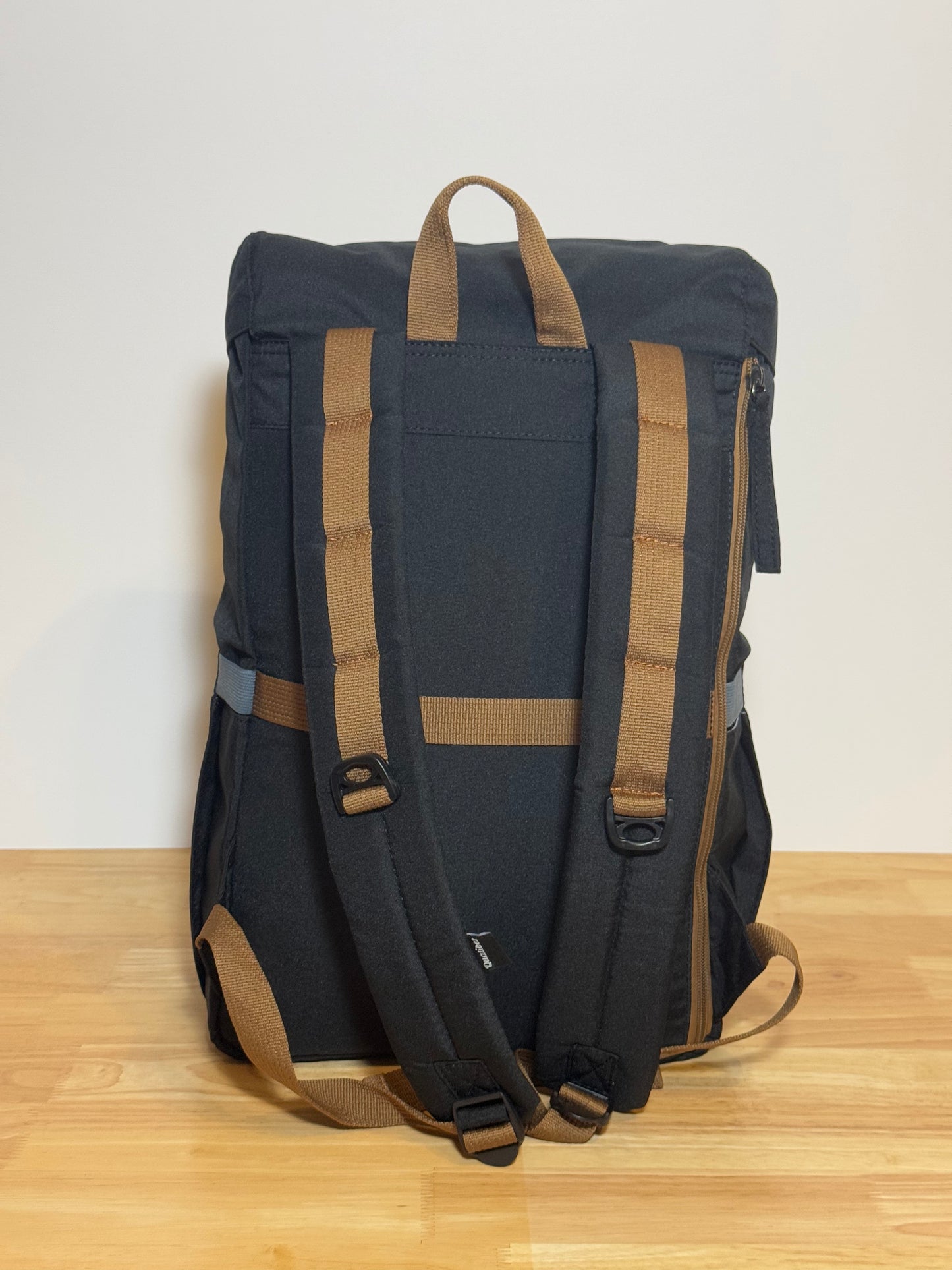 ARQUI - Carrera Backpack (Vegan Hooks)