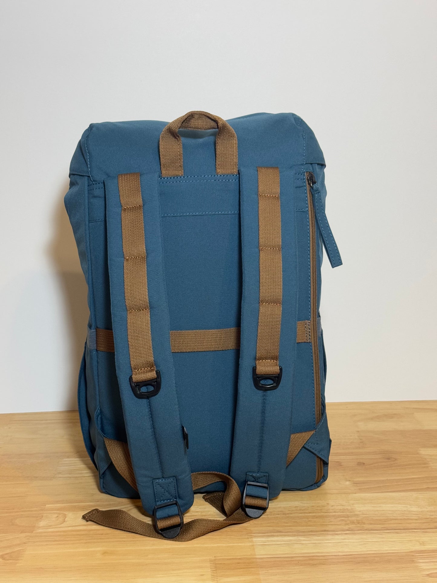 ARQUI - Carrera Backpack (Vegan Hooks)