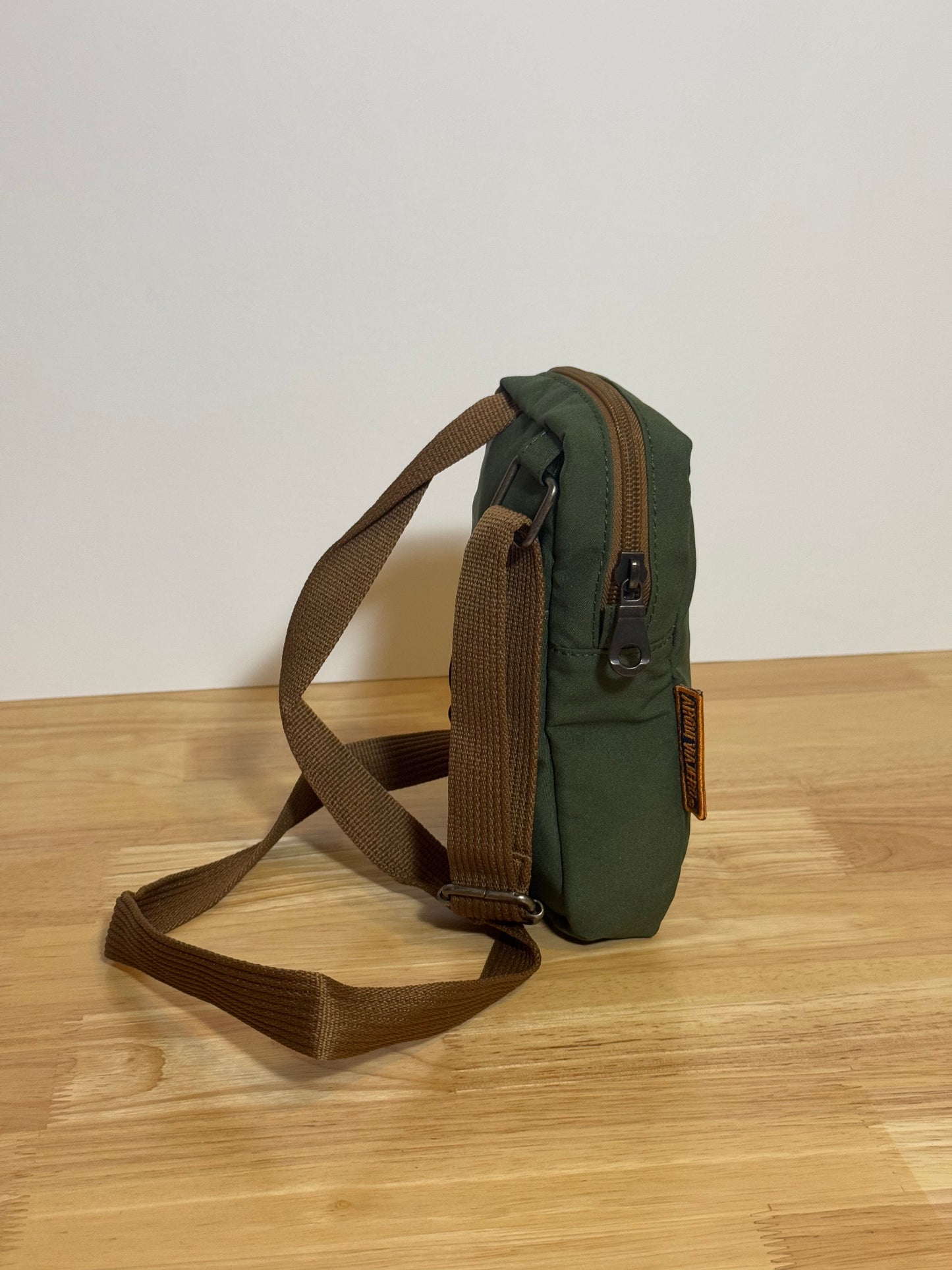 ARQUI - Cross Phone Holder
