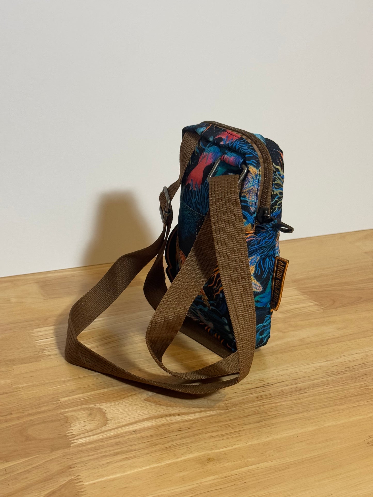 ARQUI - Cross Phone Holder (Coral)